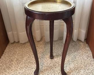 069 roundbrasstraytopaccenttable