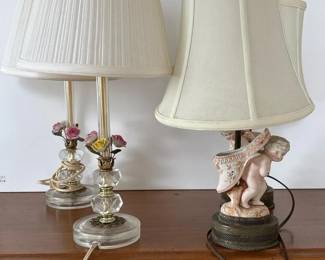 198 twosetsoflampswithfloralcherubmot