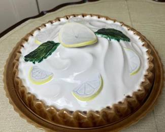 172 coveredceramicpiedishwithlemonmoti