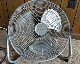 031 penguinmetalfloorfan