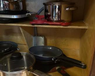 204 assortedcookwareandbakewarepieceswi