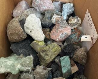 246 assortedmineralandrockspecimenscoll