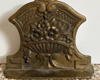 128 castmetalfloralbasketbookend