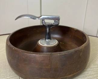 105 vintagewoodennutbowlwithnutcracker