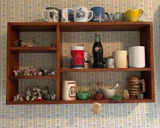 233 woodenwallshelfwithanimalfigurines