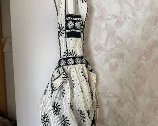 154 vintageblackandwhitefloralpatterned