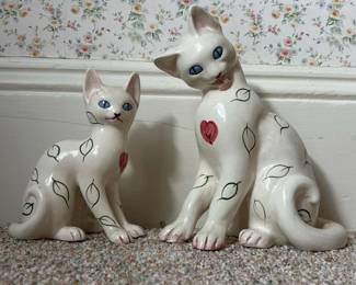 138 pairofitalianpotterycatfigurines