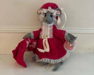 110 vintagestylebusythimblemousedoll