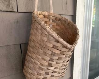 265 wovenbasketwithhandle
