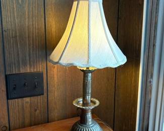 034 vintagetablelampwithscallopedmetal
