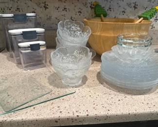 163 assortedglassbowlsplatescanistersan