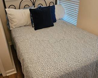 Full size bed