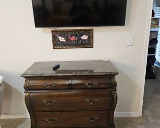 Bombay chest
