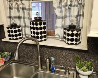 Ceramic canister set
