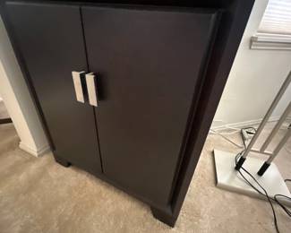 Side cabinet