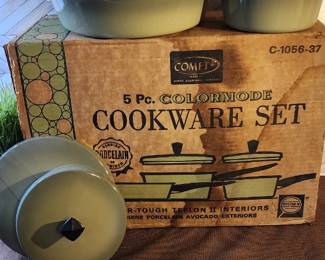 Vintage cookware set