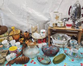 Flower power bread box, kitchen items 