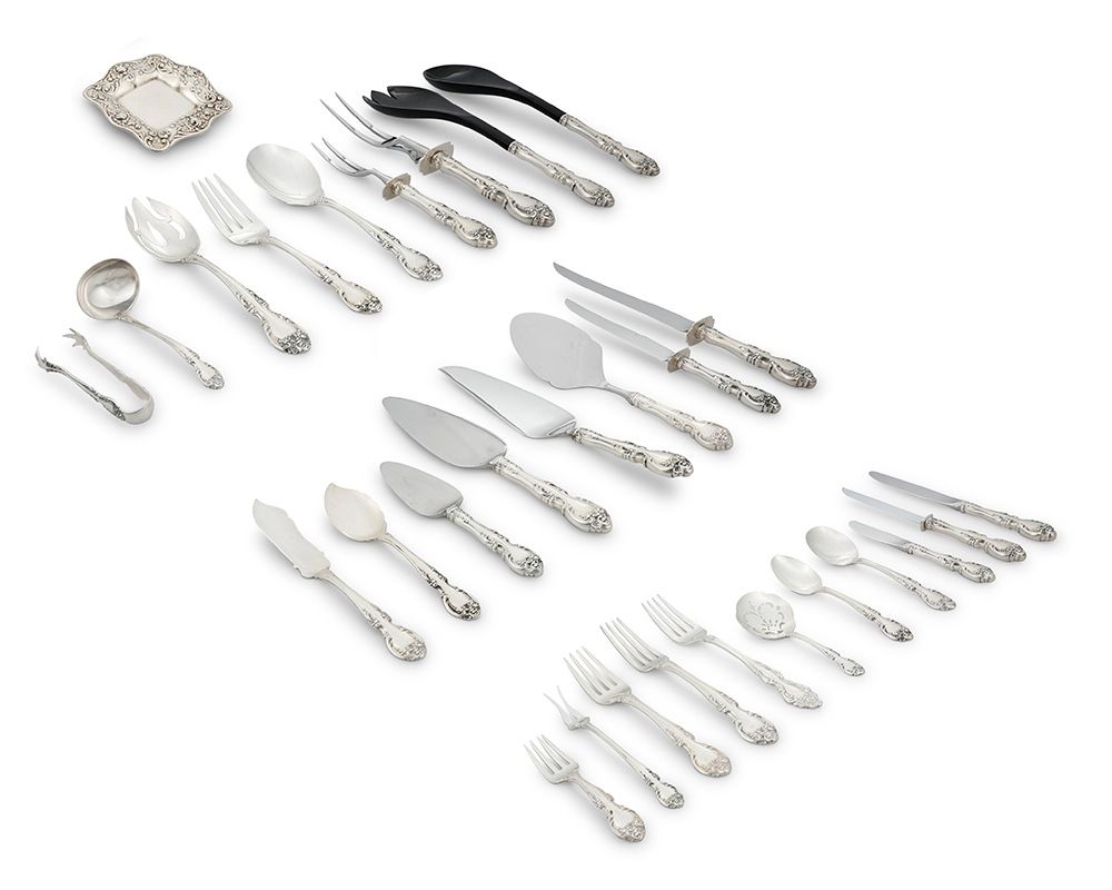 1 A Gorham sterling silver ‘Melrose’ flatware service 1948-2009 Comprising: 12 dinner knives 6 steak knives 12 butter spreaders 12 dinner forks 12 salad forks 1 fish fork 1 child’s fork 12 soup spoons 16 teaspoons 20 serving pieces 6 nut dishes Each marked for Gorham and sterling 110 pieces Total weighable sterling 109.8 oz. troy approximately   $4,000-6,000