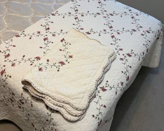 Needlework queen quilt and sham
