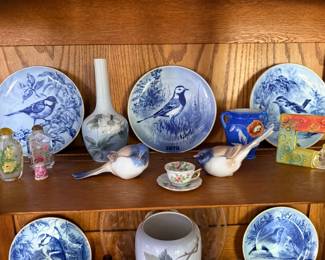 Tove Svendsen bird collector plates, Bing & Grondahl birds and floral vases, Kosta Boda Kjell Engman art glass mouse frame