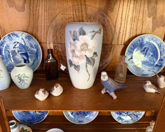 Tove Svendsen bird collector plates, Bing & Grondahl birds and floral vases