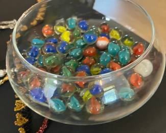 Glass bowl w marbles