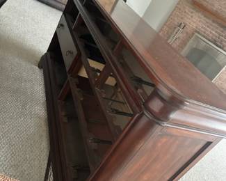 (has all the drawers)