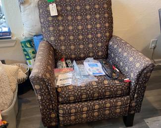 La-Z-Boy recliner $100