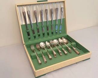 Vintage Wm. A. Rogers AA Heavy Silverplated Flatware Set w Case KRG