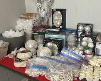 The White/Ivory Christmas Tree Collection to fully decorate a tree!