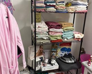 Towels, bath mats, various items