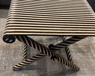 Clavos, inc folding side table