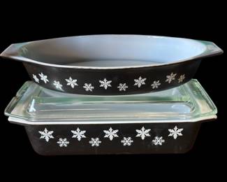 Vintage 1956 Pyrex "Snowflake" pattern , 1.5-quart oval divided serving dish & 2-quart rectangular "Space Saver" casserole dish