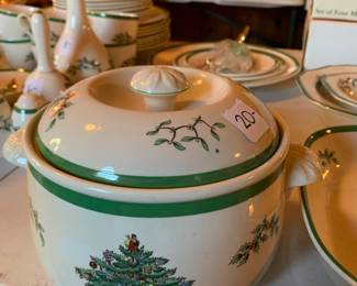 #147	Spode Covered Vegetable w/lid	 $20.00 