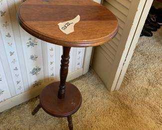 #092	Round Wood  Pedestal Table - 12x22	 $20.00 