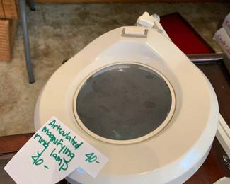 #089	Articulated Magnifying Ring Lamp	 $40.00 
