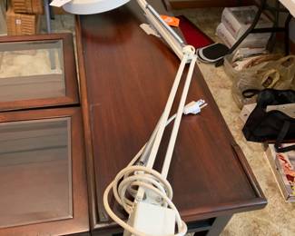 #089	Articulated Magnifying Ring Lamp	 $40.00 