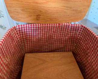 #096	Picnic Basket w/Double Handles and Liner and Plastic Tray w/wood Stand	 $65.00 