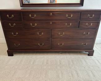 Henkel-Harris Mahogany 8 drawer dresser