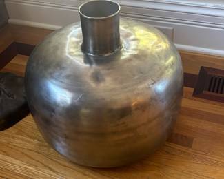 METAL VASE
