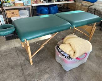 MESSAGE TABLE WITH LINENS