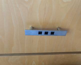 DETAIL OF HANDLES AND WOOD COLOR