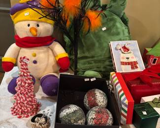 HOLIDAY DECOR