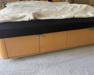 BASE OF KINGSIZE BED