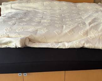 KINGSIZE BED