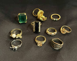 Lot 173: Assorted Fashion Rings