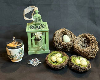 Lot 101: Eggstatic! Decorative Bird-Themed Home Decor with Egg Coddler