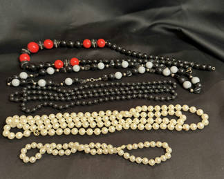 Lot 181: Assorted Beaded Necklaces