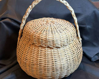 Lot 125: Vintage Woven Basket with Lid and Handle