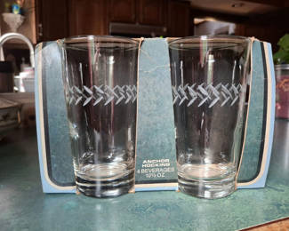 Lot 195: Anchor Hocking Set of Four Beverage Glasses